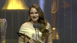 Miray Daner, Yıldızı Parlayan Genç Oyuncu Ödülünü Aldı!